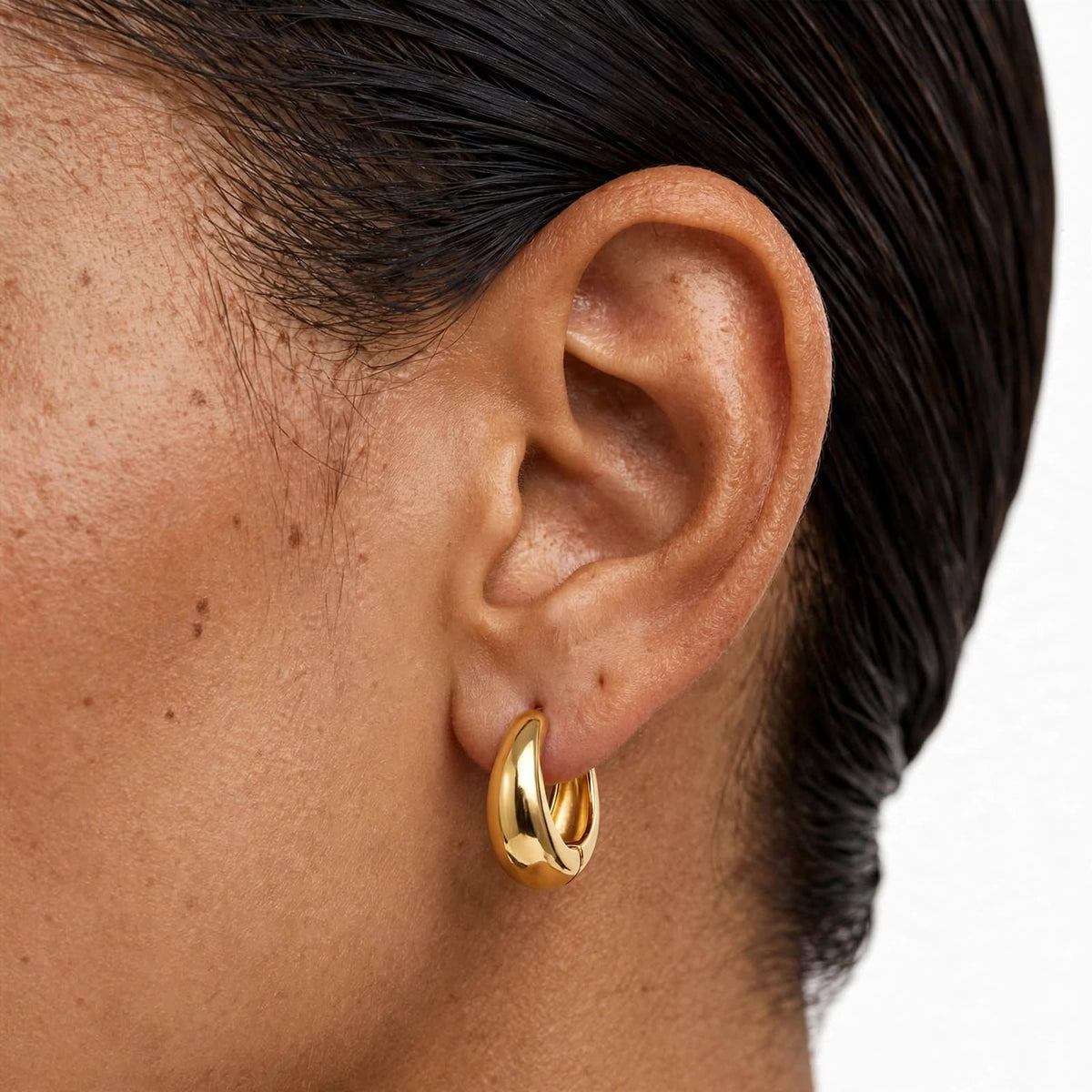 MINI C-SHAPE HOOP EARRINGS