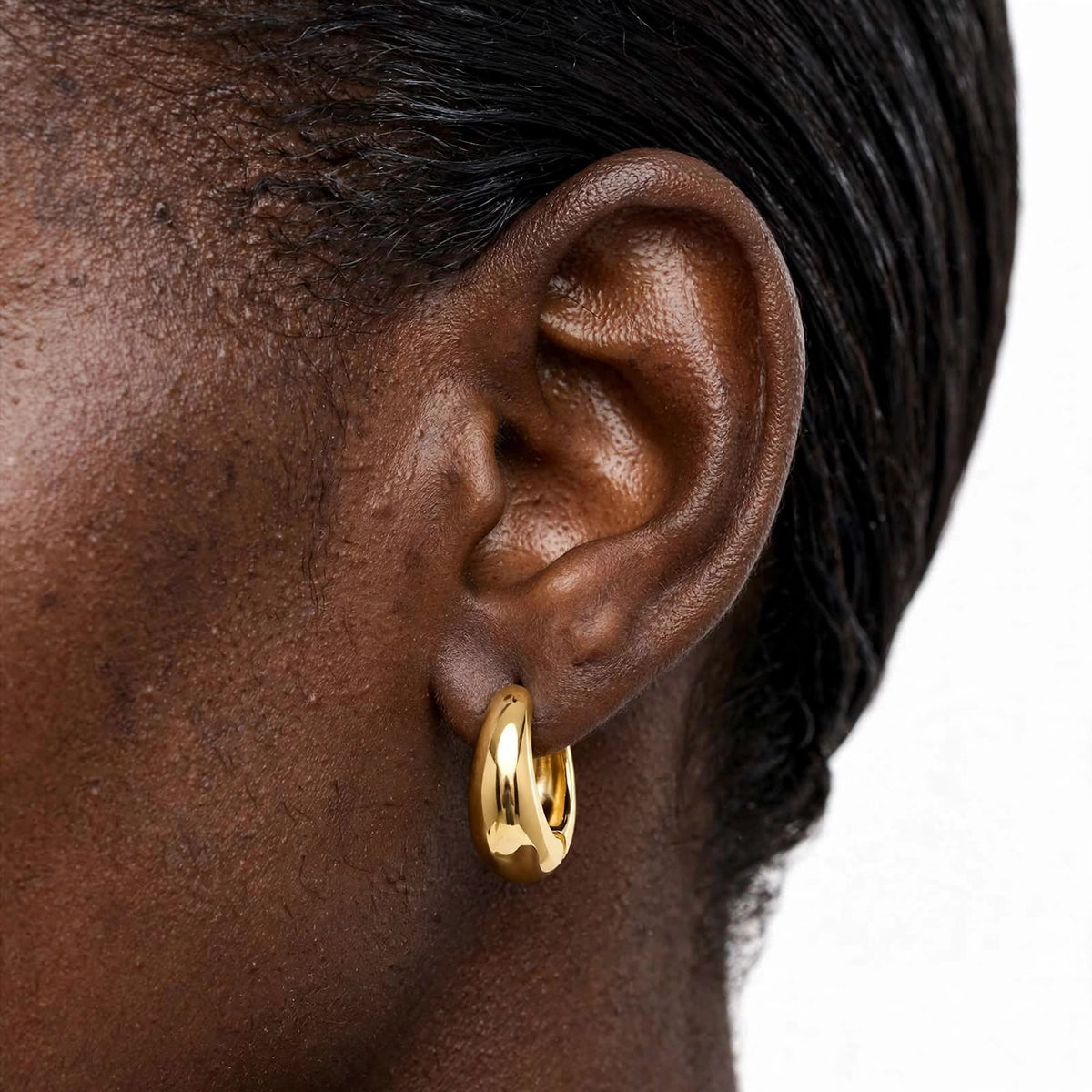 MINI C-SHAPE HOOP EARRINGS