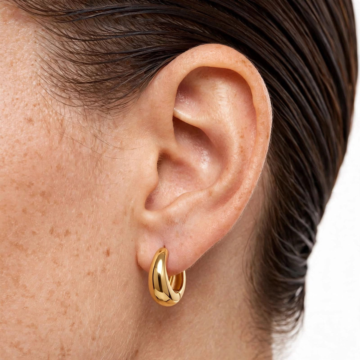 MINI C-SHAPE HOOP EARRINGS
